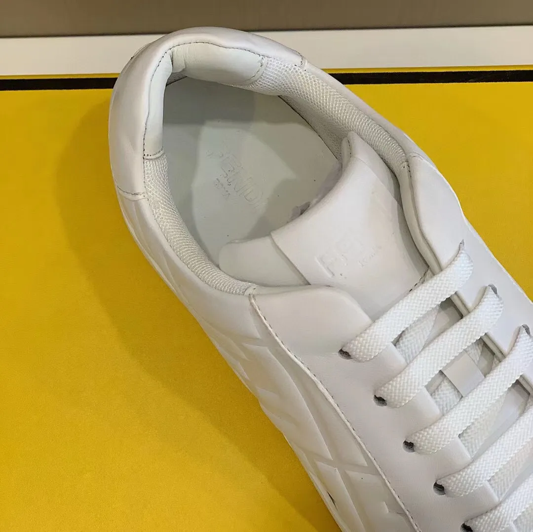 Factory Price: 400💰 Sun] FENDI Classic Comfort Men's, this sophisticated sneaker is handcrafted from soft calfskin. Mesh inner surface, ultra-light rubber material and rough outsole. This unique thin style is suitable for the casual and exquisite sensibility of this season. It is comfortable and natural on the feet. It is an everyday style for casual travel in autumn and winter! Code number: 38/44, customized 45